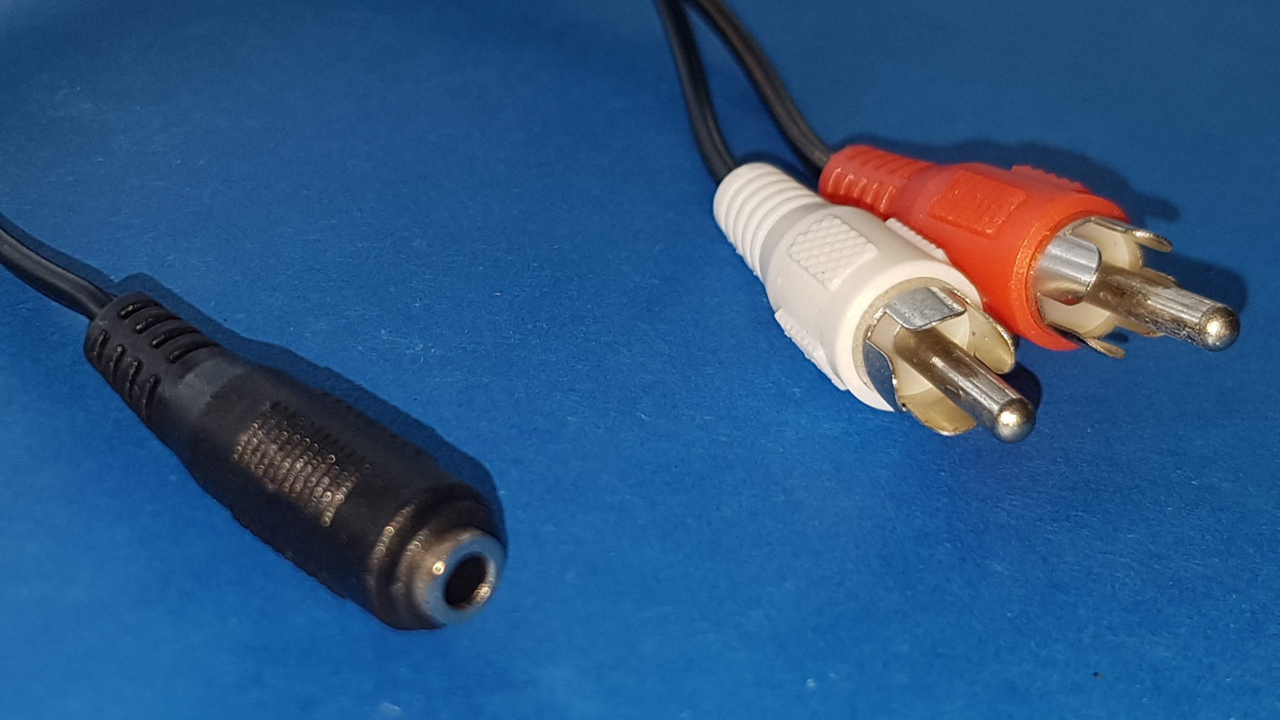 3,5mm Jackkupplung auf 2x Chinch (RCA) Stecker Kabel 30cm