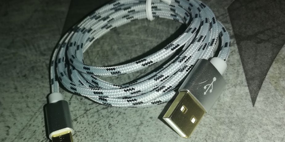 Premium USB Typ A zu Type-C Daten/Ladekabel, 1.5m Silber mit grau/schwarz braiding.